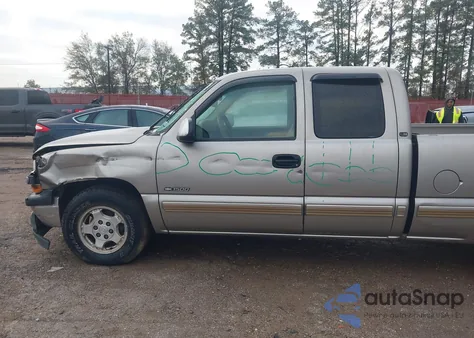 2001 Chevrolet Silverado 1500 Ls z USA, uszkodzony, nr VIN 2GCEC19V411334040